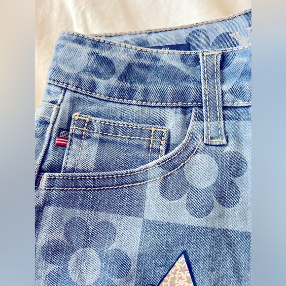 Adorable Wildflower Wash Vigoss Stretch Denim Shorts NWT - Picture 4 of 7